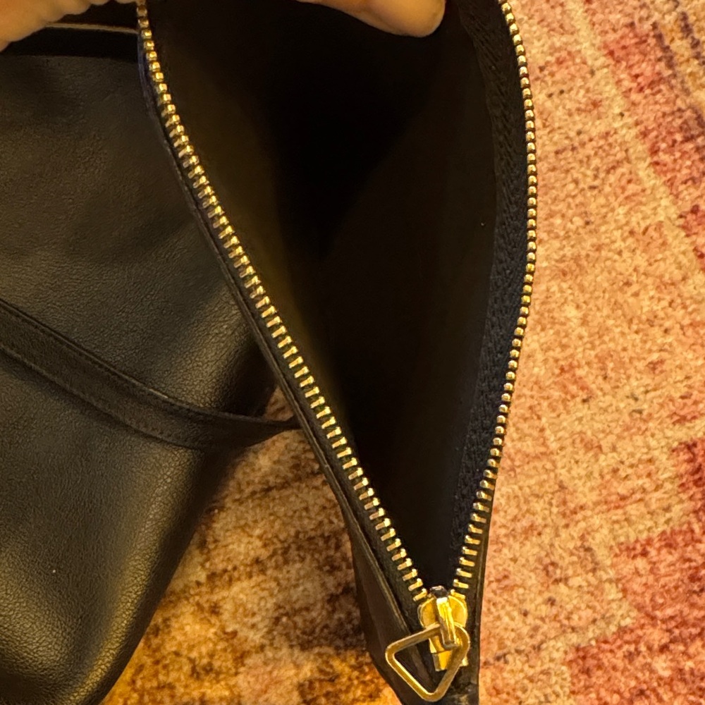 Saint Laurent Black Tote Bag - Picture 13 of 16